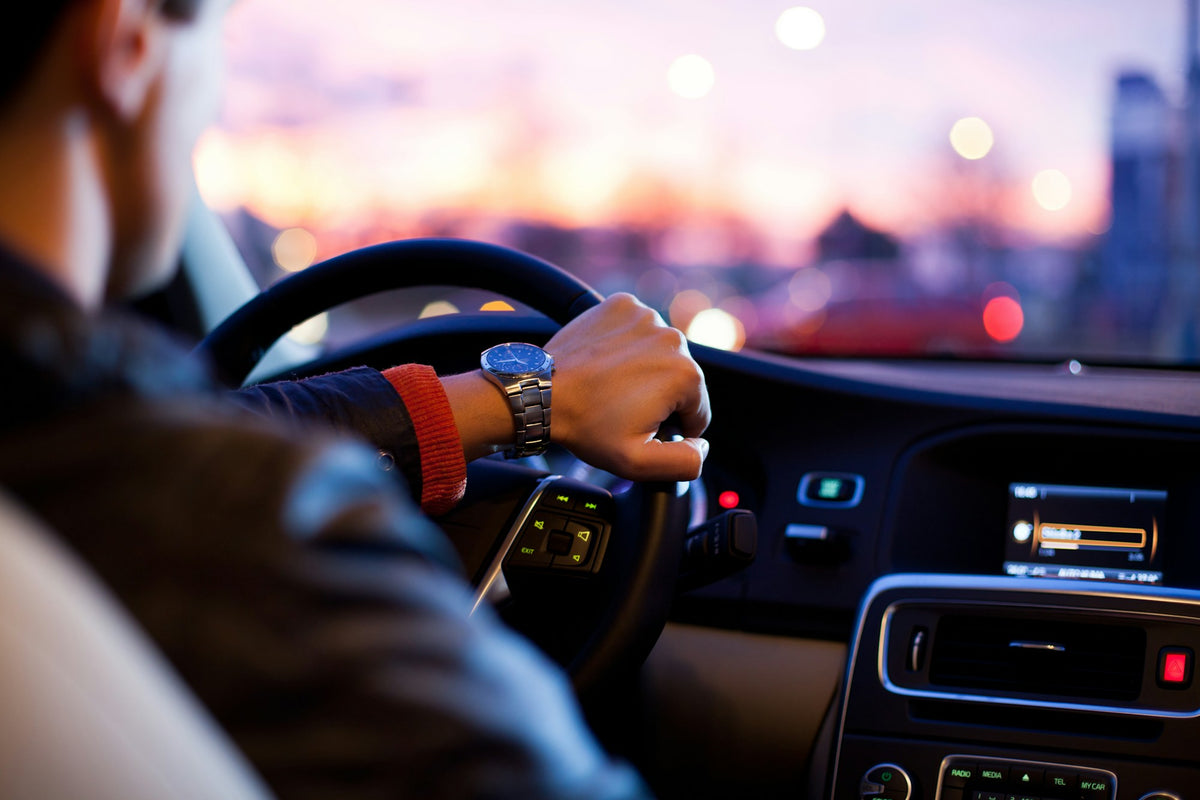 Conducción en carretera en España con gafas de sol — categorías y normativa SVMSARA