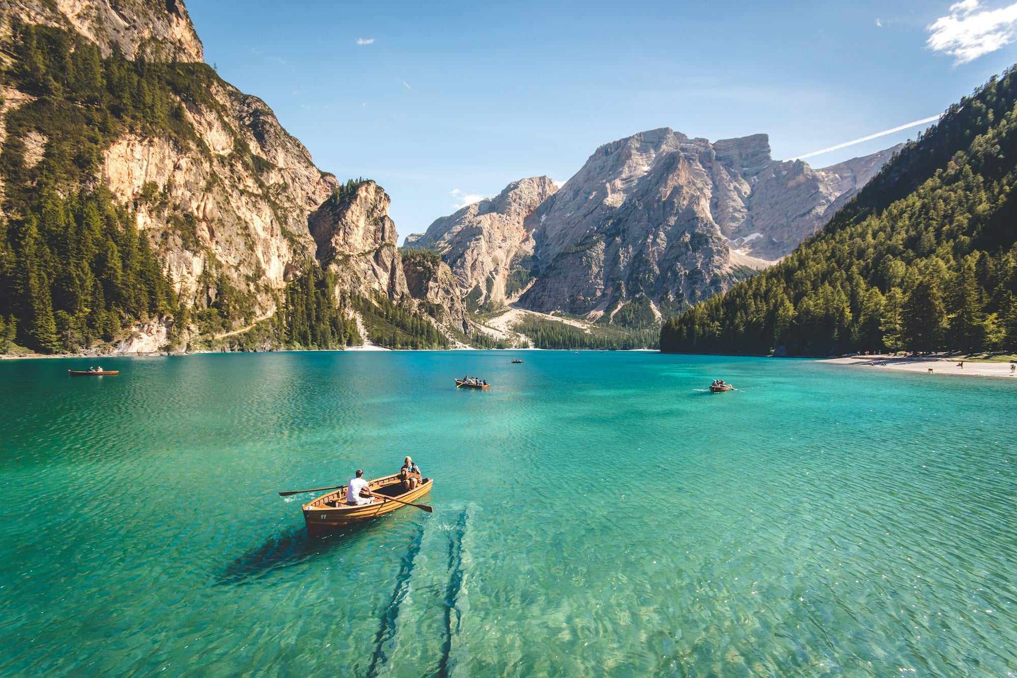Barcas madera lago italiano verano calma artesanía calidad — SVMSARA regalo cumpleaños