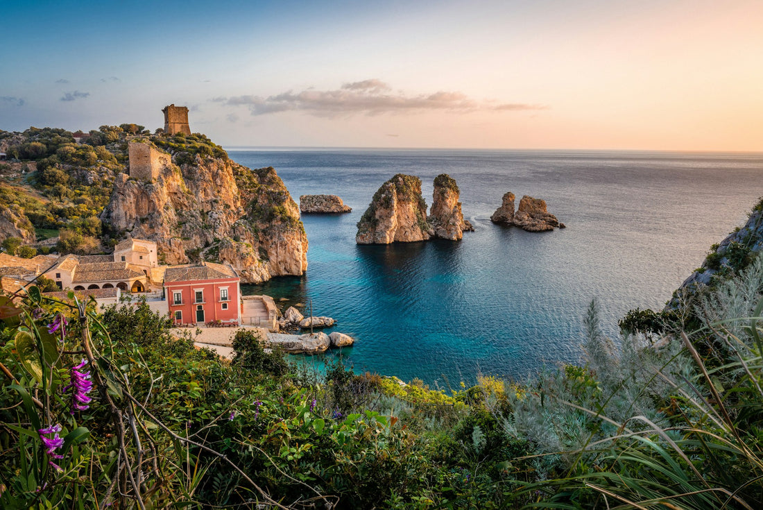 Casa acantilado Mediterráneo costa verano paisaje cálido marcas españolas gafas sol — SVMSARA Barcelona