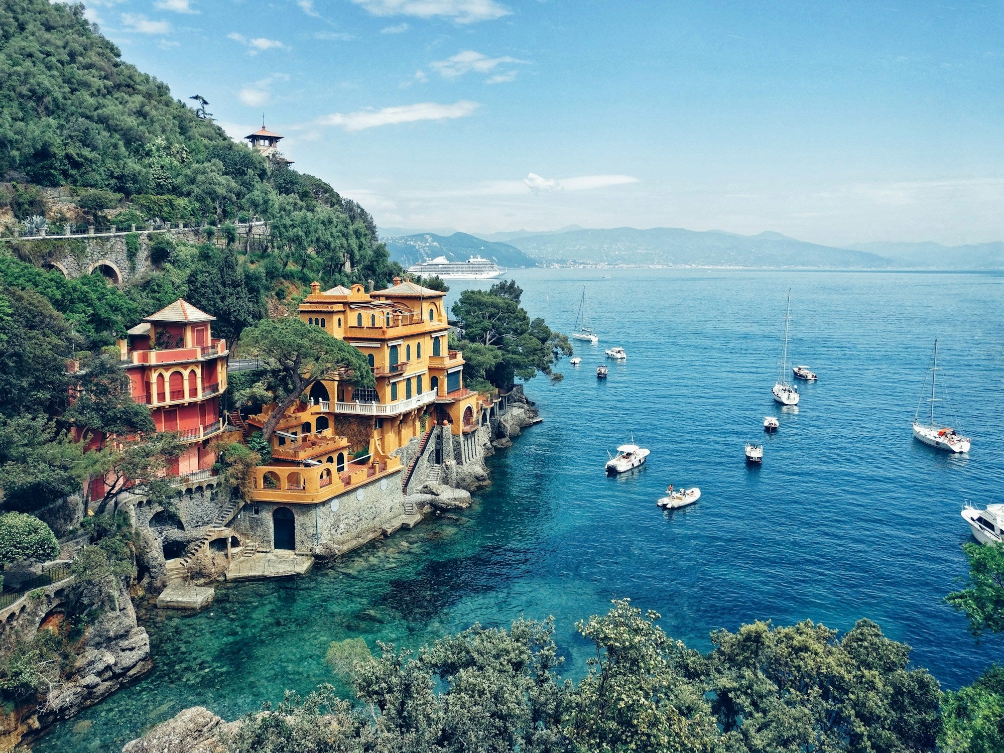 Portofino villas acantilado mar Liguría verano italiano Dolce Vita estilo atemporal — SVMSARA