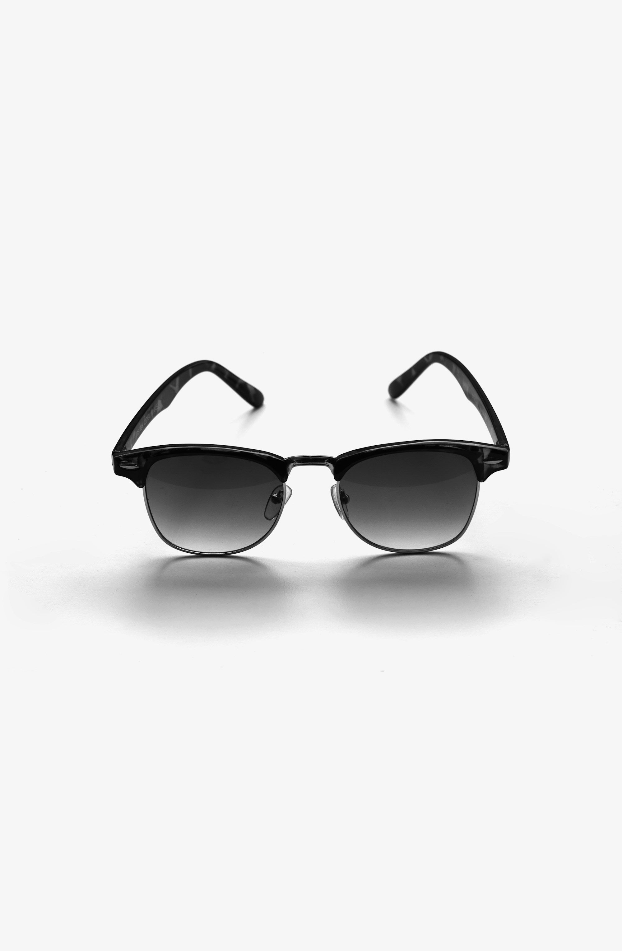 Gafas negras superficie blanca calidad — SVMSARA baratas vs calidad