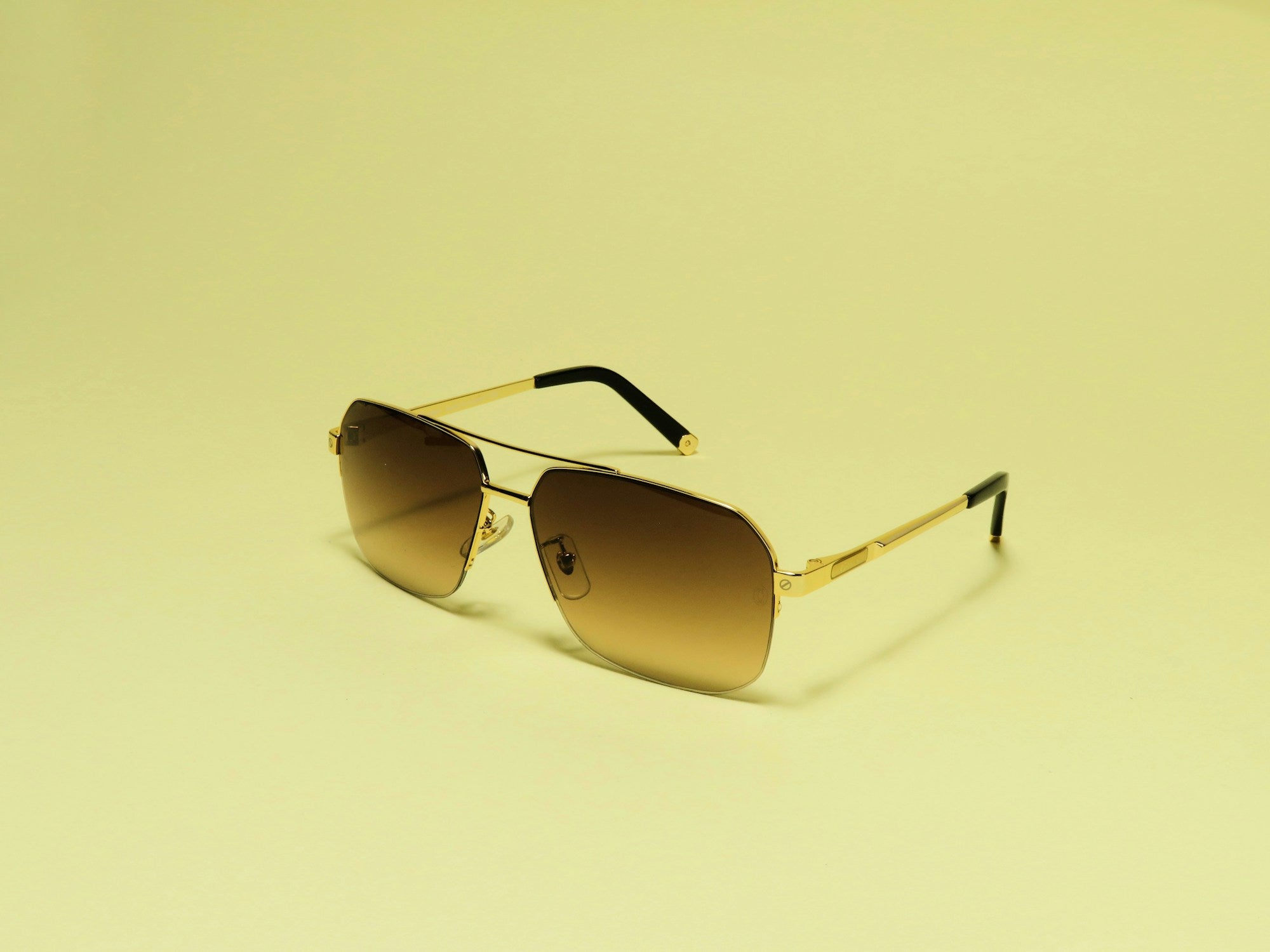 Gafas aviador plateado bodegón detalle — SVMSARA carey tortoise clásicas